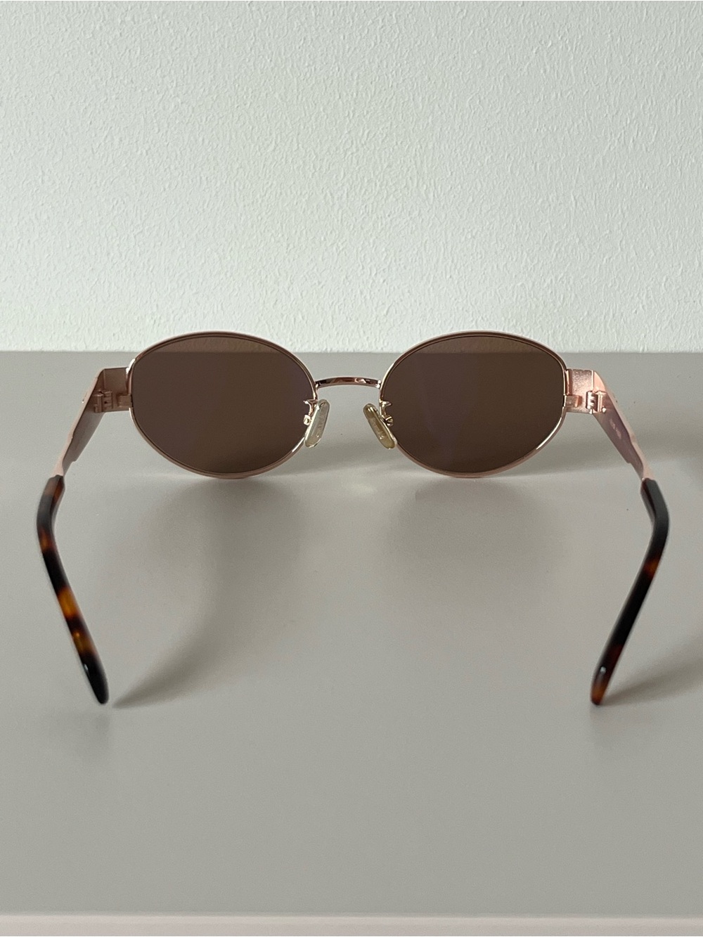 Celine Triomphe Metal 01
Sunglasses Brown Lens Rose
Gold Frame - Picture 4 of 16
